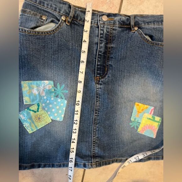 Lilly Pulitzer Denim Skirt Embroidered Patches logo jean dress bottoms cute rare - Picture 2 of 8